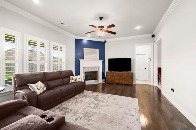 39054 Old Tree Dr, Prairieville, LA 70769