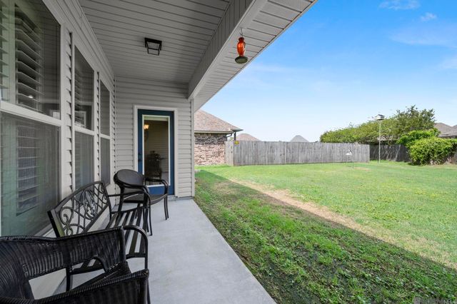 39054 Old Tree Dr, Prairieville, LA 70769