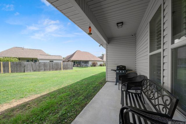 39054 Old Tree Dr, Prairieville, LA 70769