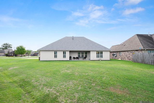 39054 Old Tree Dr, Prairieville, LA 70769
