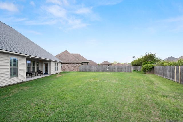 39054 Old Tree Dr, Prairieville, LA 70769