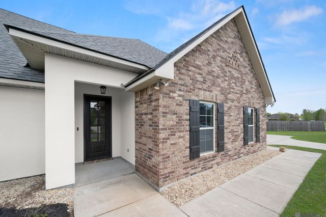 39054 Old Tree Dr, Prairieville, LA 70769