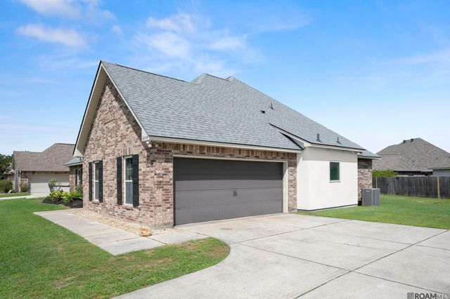39054 Old Tree Dr, Prairieville, LA 70769