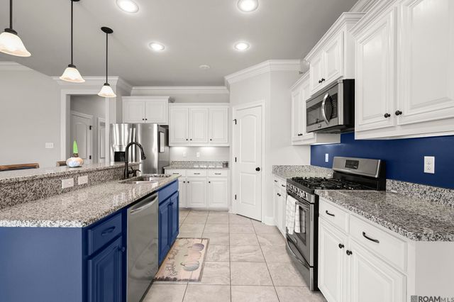 39054 Old Tree Dr, Prairieville, LA 70769