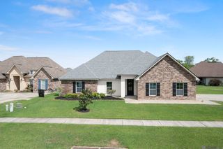 39054 Old Tree Dr, Prairieville, LA 70769