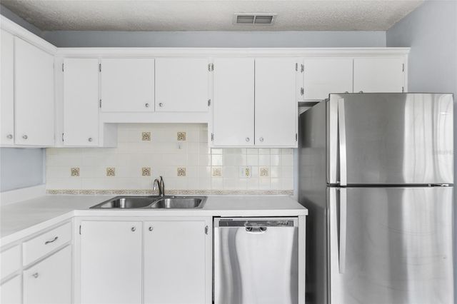 7608 WILLOW PARK DRIVE, Temple Terrace, FL 33637