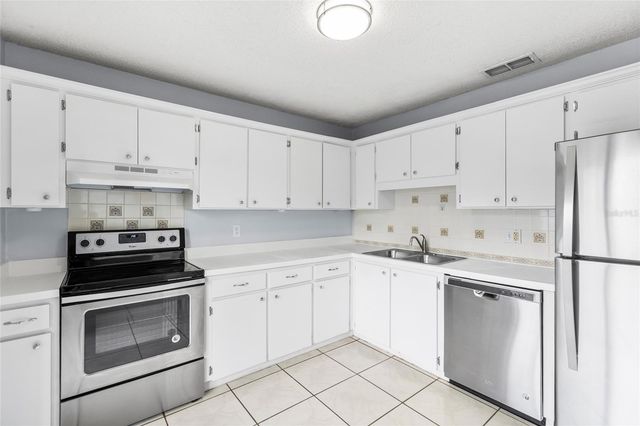 7608 WILLOW PARK DRIVE, Temple Terrace, FL 33637