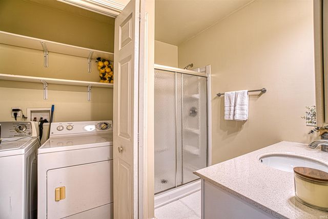 1 Yorkshire Drive, Newburgh, IN 47630