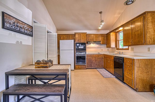 1 Yorkshire Drive, Newburgh, IN 47630