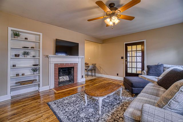 1 Yorkshire Drive, Newburgh, IN 47630