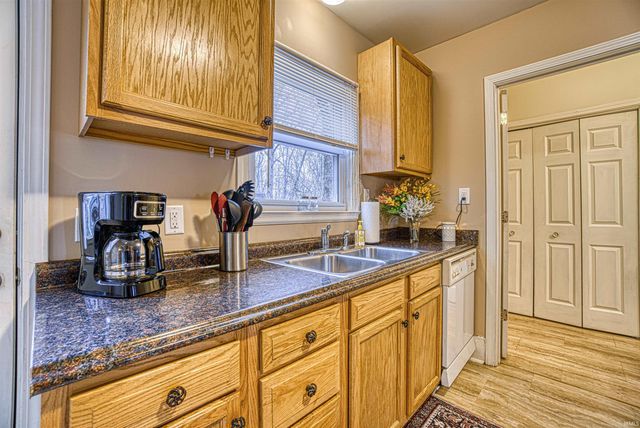 1 Yorkshire Drive, Newburgh, IN 47630