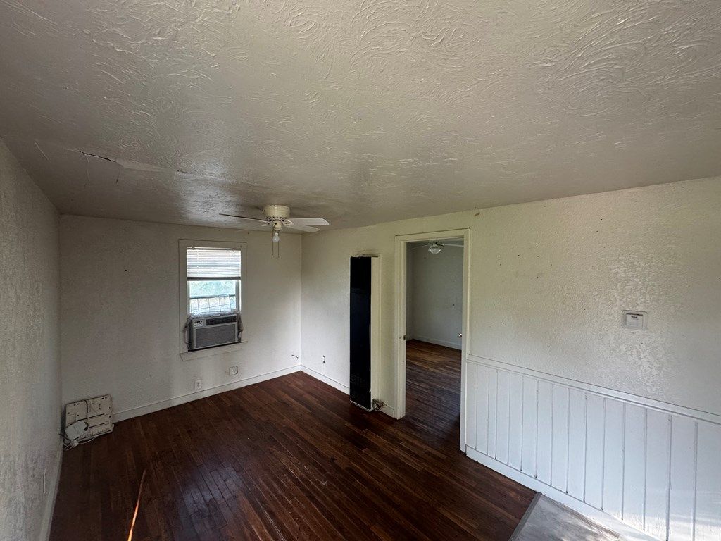 Image 2 of property listing at 607 E 38th St, San Angelo, TX 76903