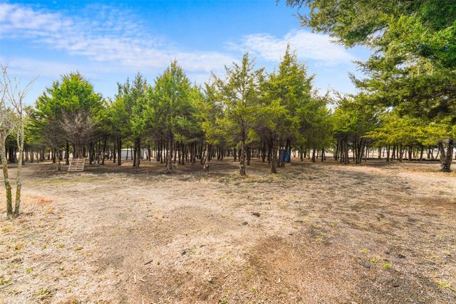 710 E Reindeer Road, Lancaster, TX 75146