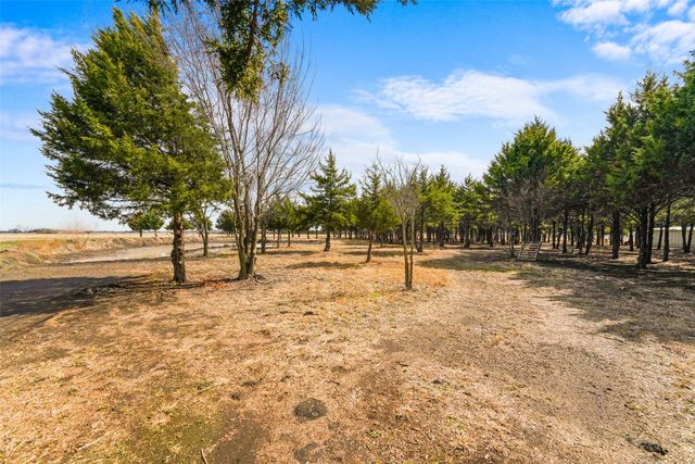 710 E Reindeer Road, Lancaster, TX 75146