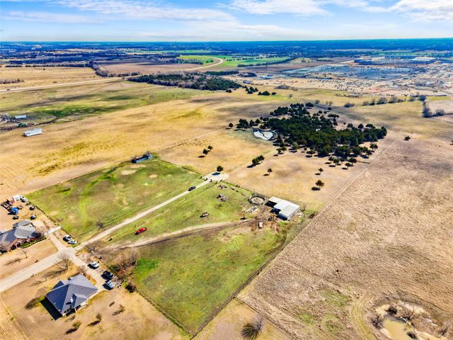 710 E Reindeer Road, Lancaster, TX 75146