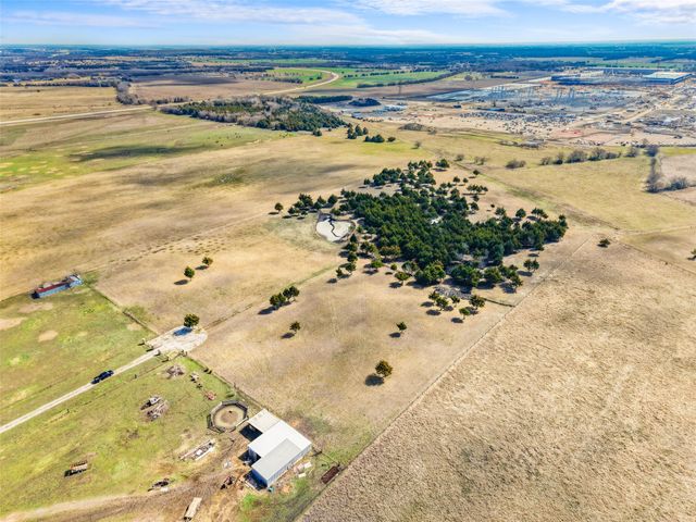 710 E Reindeer Road, Lancaster, TX 75146