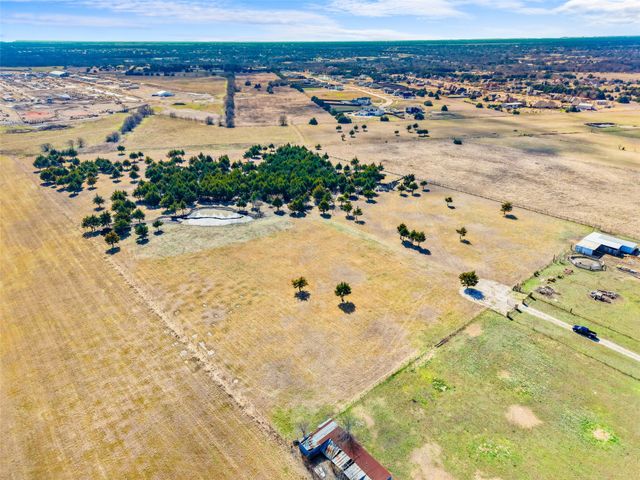 710 E Reindeer Road, Lancaster, TX 75146