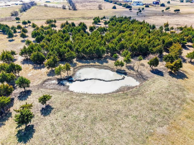 710 E Reindeer Road, Lancaster, TX 75146