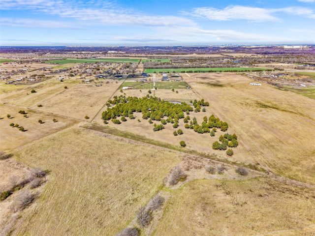 710 E Reindeer Road, Lancaster, TX 75146