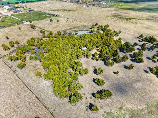 710 E Reindeer Road, Lancaster, TX 75146