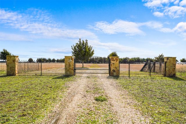 710 E Reindeer Road, Lancaster, TX 75146