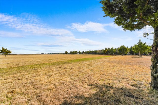 710 E Reindeer Road, Lancaster, TX 75146