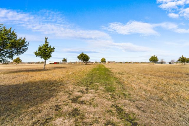 710 E Reindeer Road, Lancaster, TX 75146