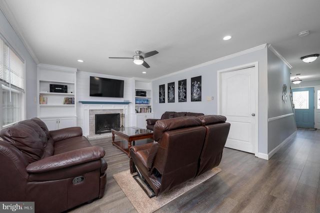 4 STRATFORD LA, Mount Laurel, NJ 08054