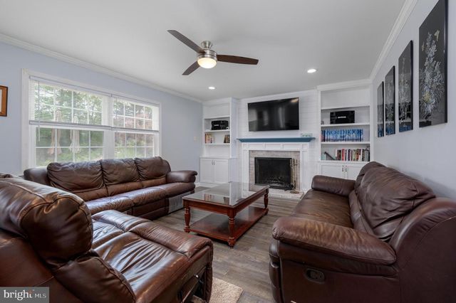 4 STRATFORD LA, Mount Laurel, NJ 08054