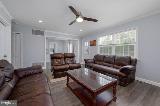 4 STRATFORD LA, Mount Laurel, NJ 08054
