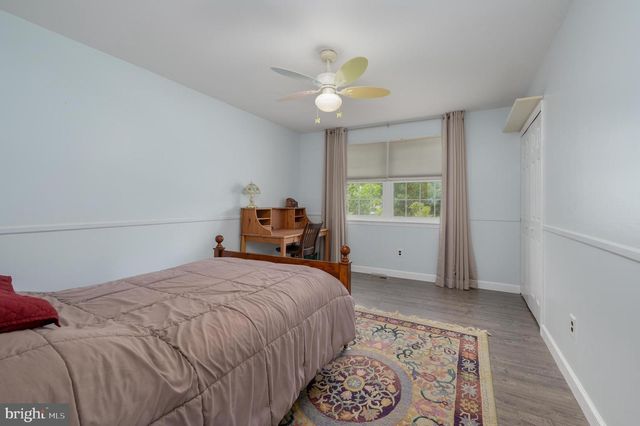 4 STRATFORD LA, Mount Laurel, NJ 08054
