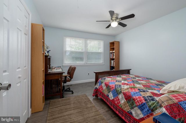 4 STRATFORD LA, Mount Laurel, NJ 08054