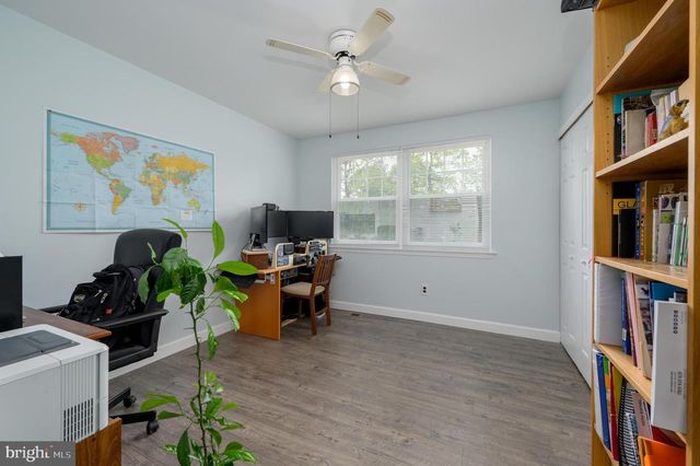 4 STRATFORD LA, Mount Laurel, NJ 08054