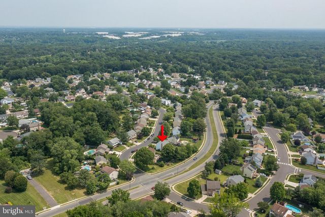 4 STRATFORD LA, Mount Laurel, NJ 08054
