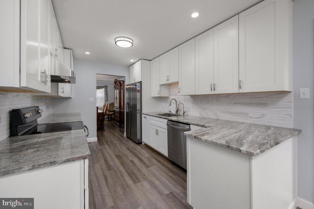 4 STRATFORD LA, Mount Laurel, NJ 08054