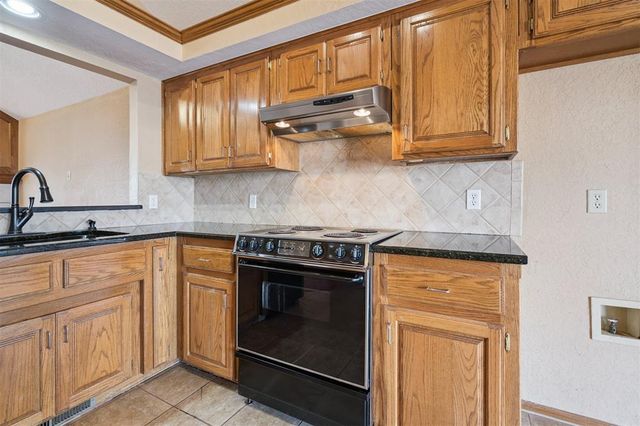 600 Fox Hunt Lane, Edmond, OK 73003