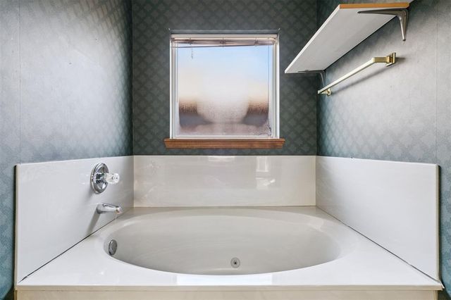 600 Fox Hunt Lane, Edmond, OK 73003