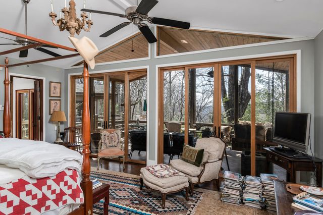232 Hollingsworth Cove Rd, Monteagle, TN 37356