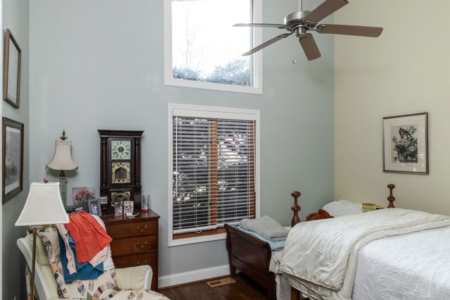 232 Hollingsworth Cove Rd, Monteagle, TN 37356