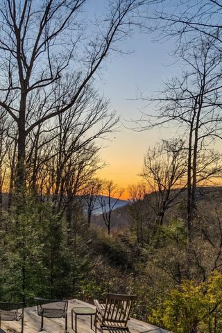 232 Hollingsworth Cove Rd, Monteagle, TN 37356