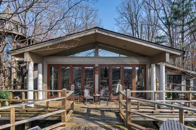 232 Hollingsworth Cove Rd, Monteagle, TN 37356