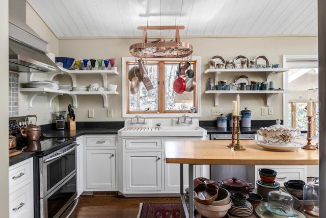 232 Hollingsworth Cove Rd, Monteagle, TN 37356