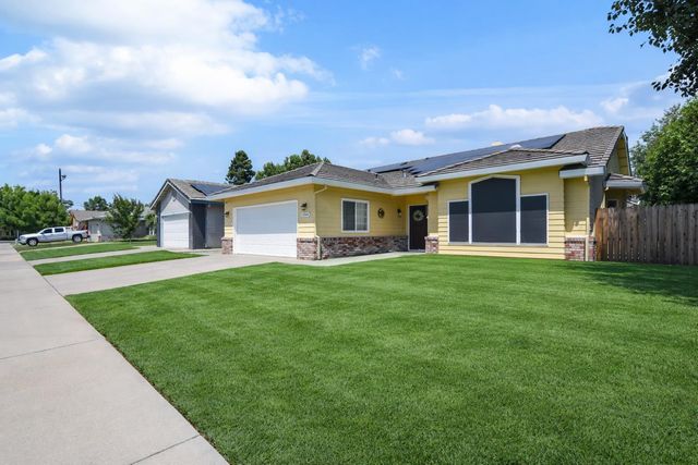 1060 Yolanda Dr, Yuba City, CA 95993