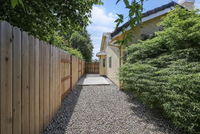 1060 Yolanda Dr, Yuba City, CA 95993