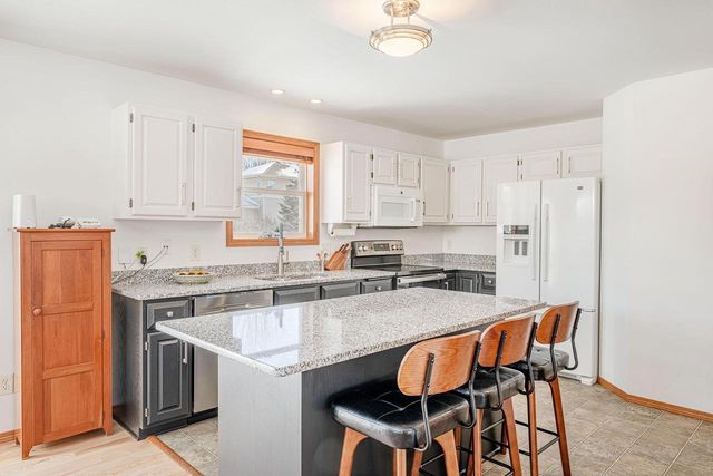 601 AZTALAN Drive, Madison, WI 53718