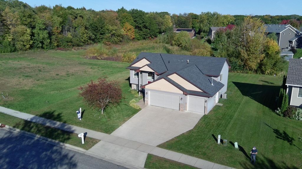 929 Farmers Ridge Trail, Belle Plaine, MN 56011 — exterior