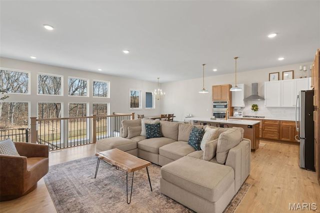 2317 Fiddlers Close Road, Washington, MO 63090