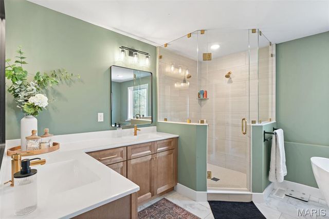 2317 Fiddlers Close Road, Washington, MO 63090