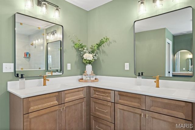 2317 Fiddlers Close Road, Washington, MO 63090