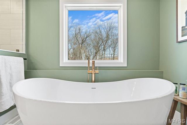 2317 Fiddlers Close Road, Washington, MO 63090